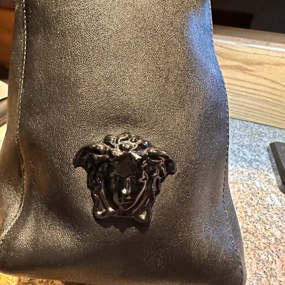 Versace Black Leather Knot-Handle hobo. Shoulder bag